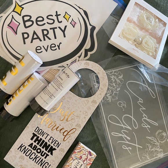 Miss to Mrs box items random - Picture 2 of 4